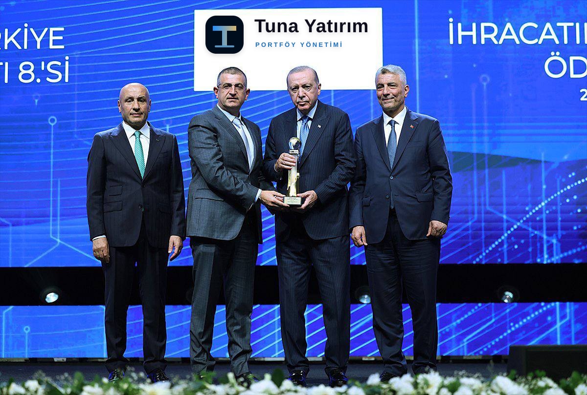 Tuna Yatırım logolu ödül töreni görseli